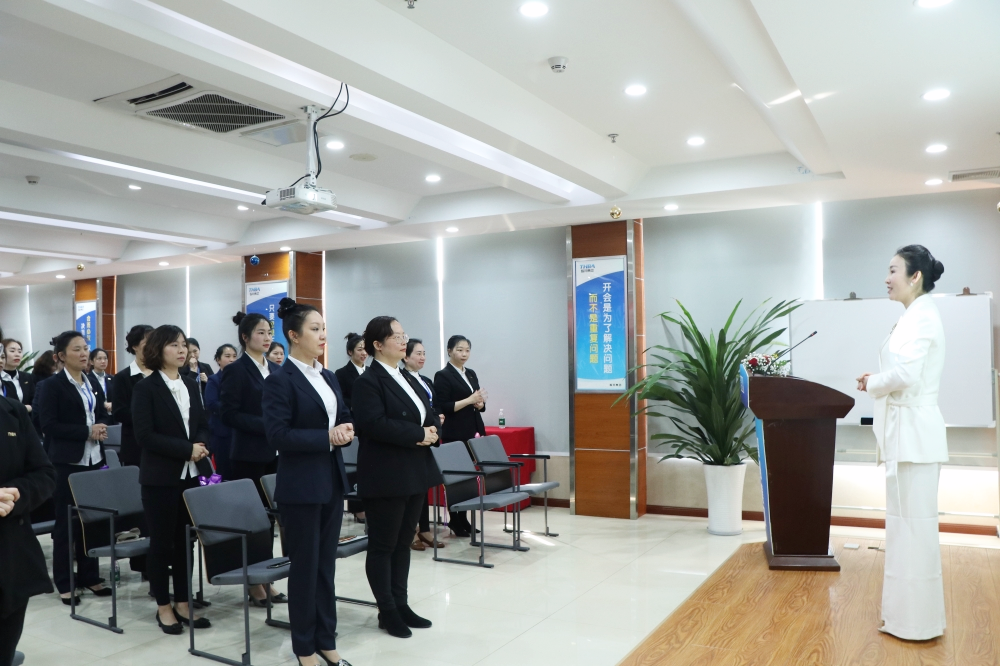 知禮儀 塑形象 打造職業(yè)女性新標(biāo)桿