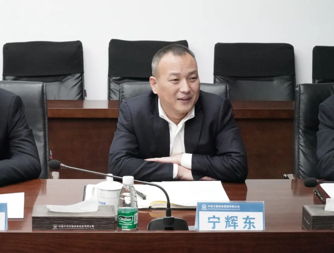 喜訊！重慶宇隧與中鐵裝備再次合作，成功簽約兩臺(tái)盾構(gòu)機(jī)！